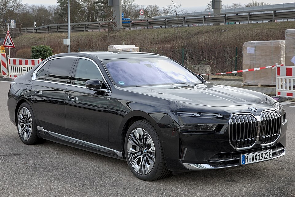 BMW i7 — photograph via Wikimedia Commons
