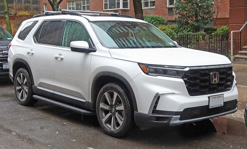 Honda Pilot — photograph via Wikimedia Commons