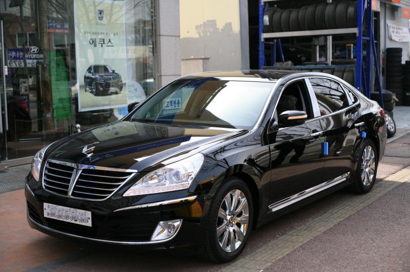 Hyundai Equus — photograph via Wikimedia Commons