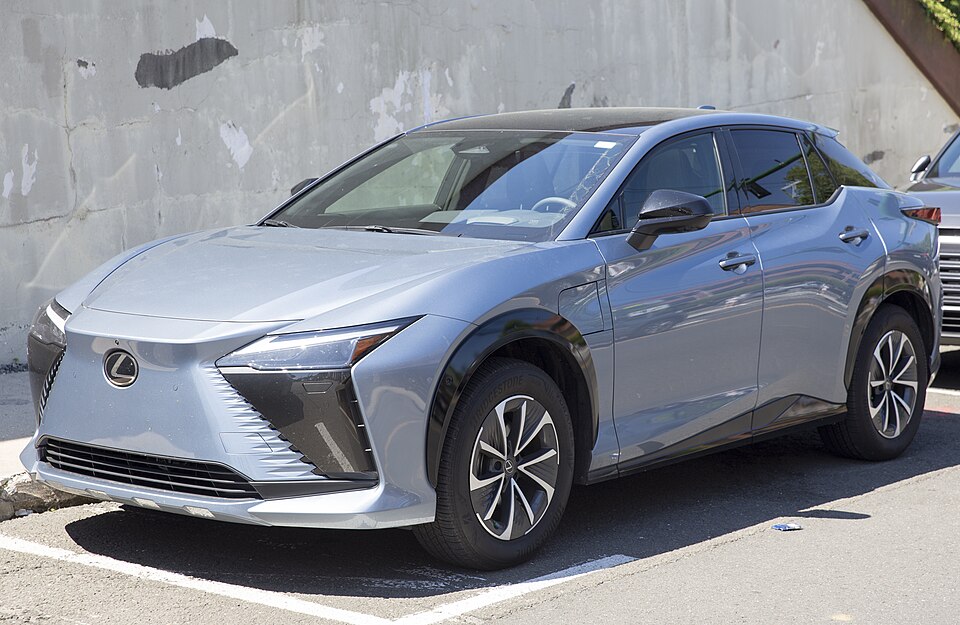 Lexus RZ — photograph via Wikimedia Commons