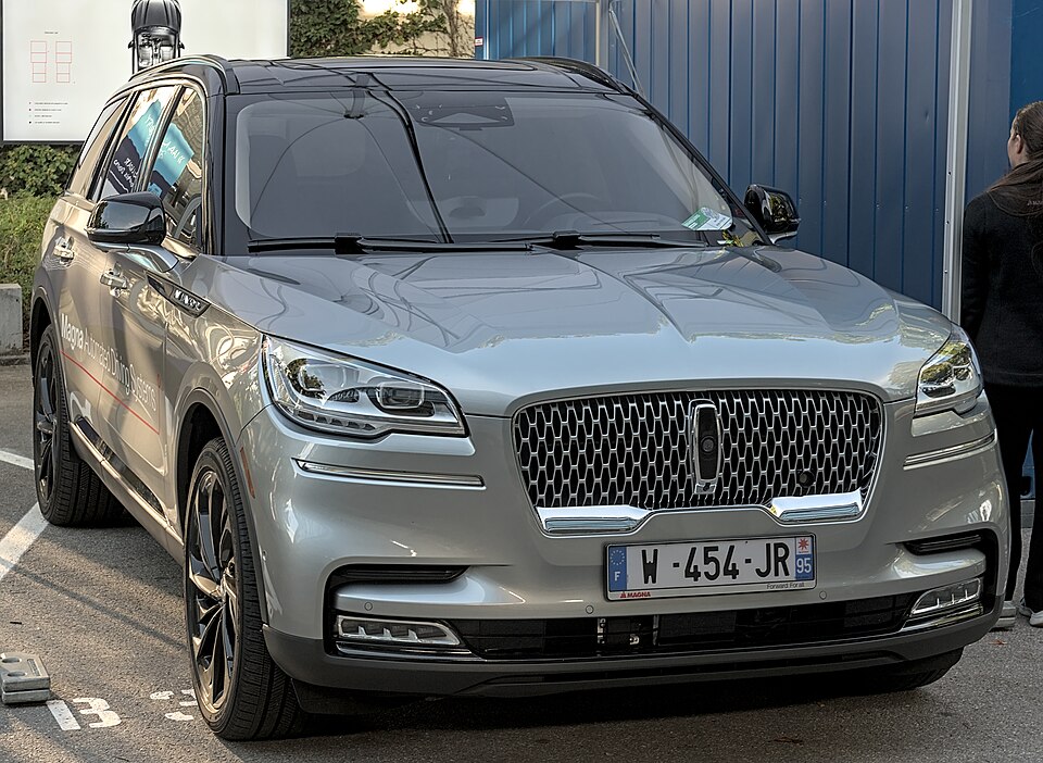 Lincoln Aviator — photograph via Wikimedia Commons