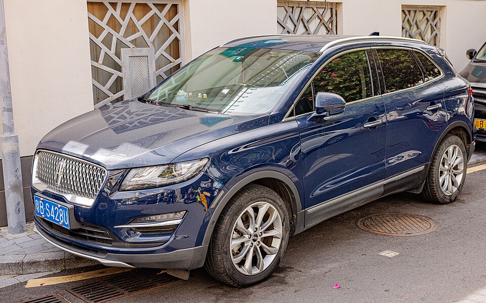 Lincoln MKC — photograph via Wikimedia Commons