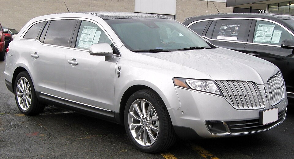 Lincoln MKT — photograph via Wikimedia Commons
