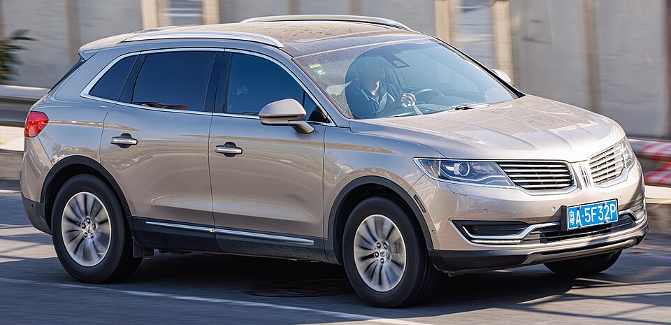 Lincoln MKX — photograph via Wikimedia Commons