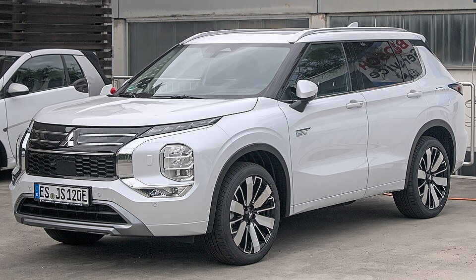 Mitsubishi Outlander — photograph via Wikimedia Commons