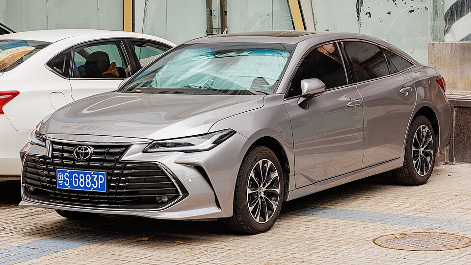 Toyota Avalon — photograph via Wikimedia Commons