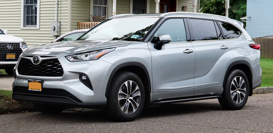 Toyota Highlander — photograph via Wikimedia Commons