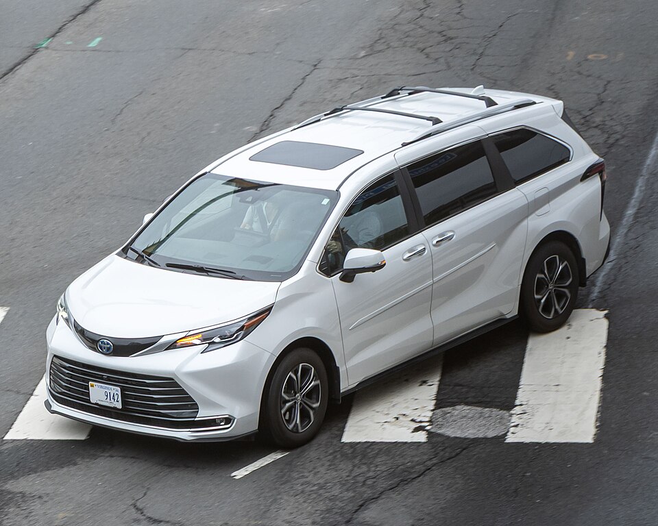 Toyota Sienna — photograph via Wikimedia Commons